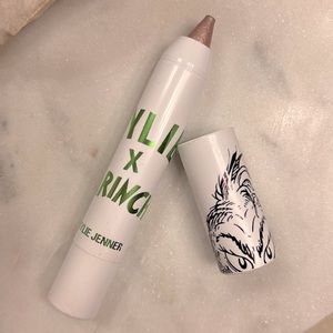 Kylie x Grinch shadow stick 💚